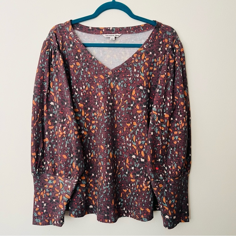 Super cute bubble sleeve top!